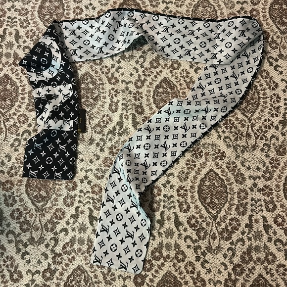 FLEUR PATTERN INFINITY BANDEAU / SILK SCARF - Picture 3 of 4
